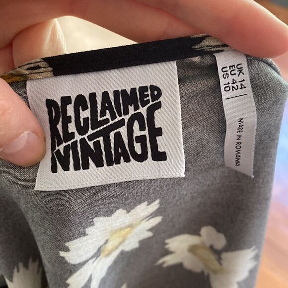 ASOS Reclaimed Vintage inspired mini wrap dress in daisy print Size 10 - Picture 9 of 14